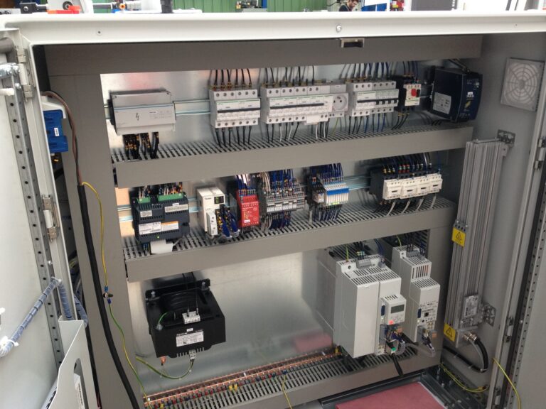 Armoire électrique à neuf